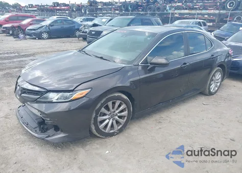 2019 Toyota Camry Le z USA, uszkodzony, nr VIN 4T1B11HKXKU189510